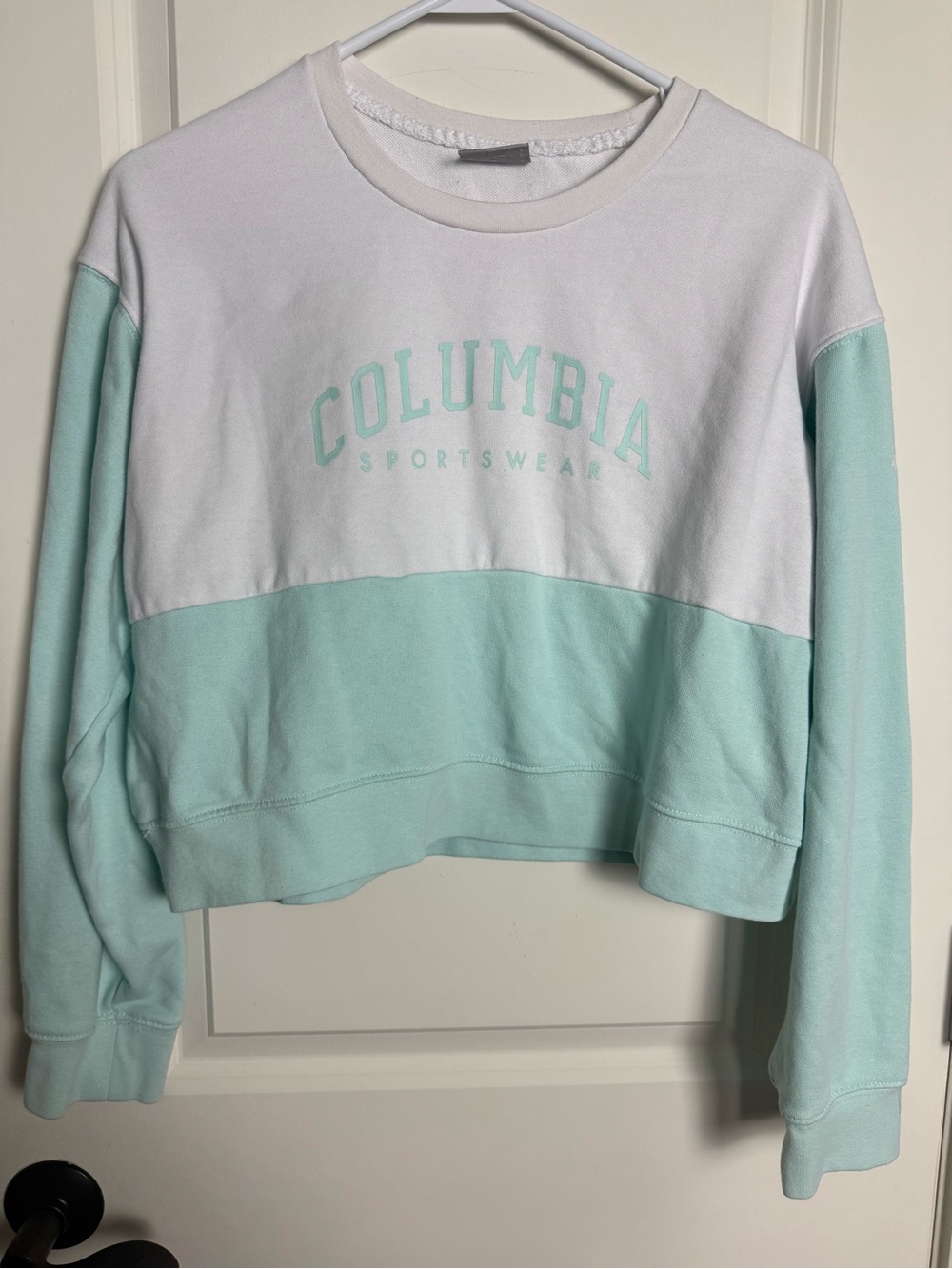 Columbia White and Mint Colorblock Crew Sweatshirt